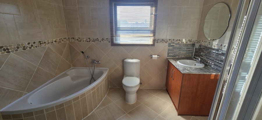 5 Bedroom Property for Sale in Roylglen Gardens Northern Cape